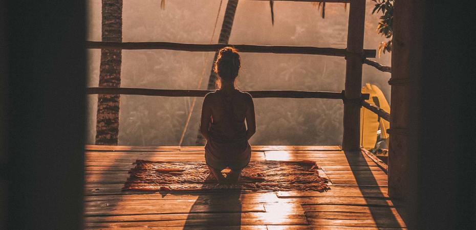 meditazione in ginocchio