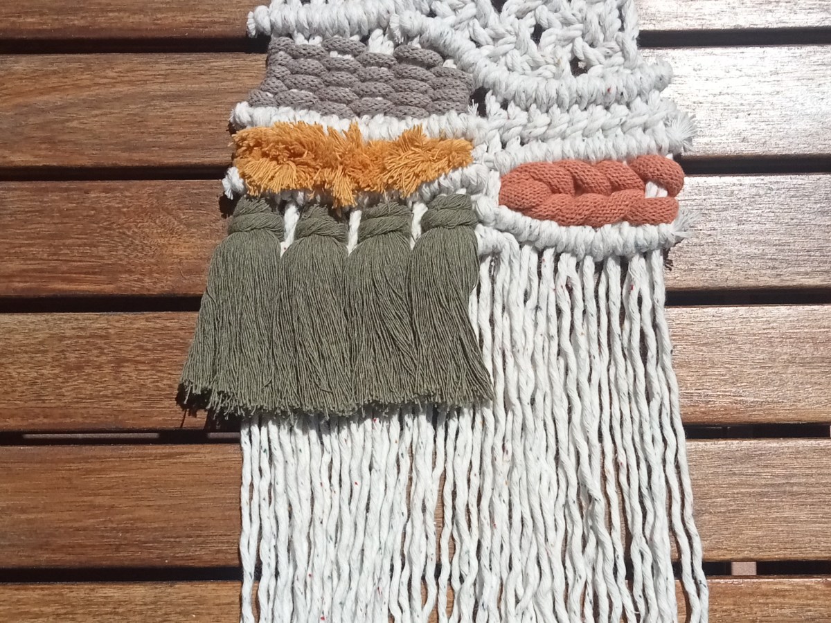 Racconti Tessili: L’Arazzo Terra e il Potere di Nutrire i Sogni